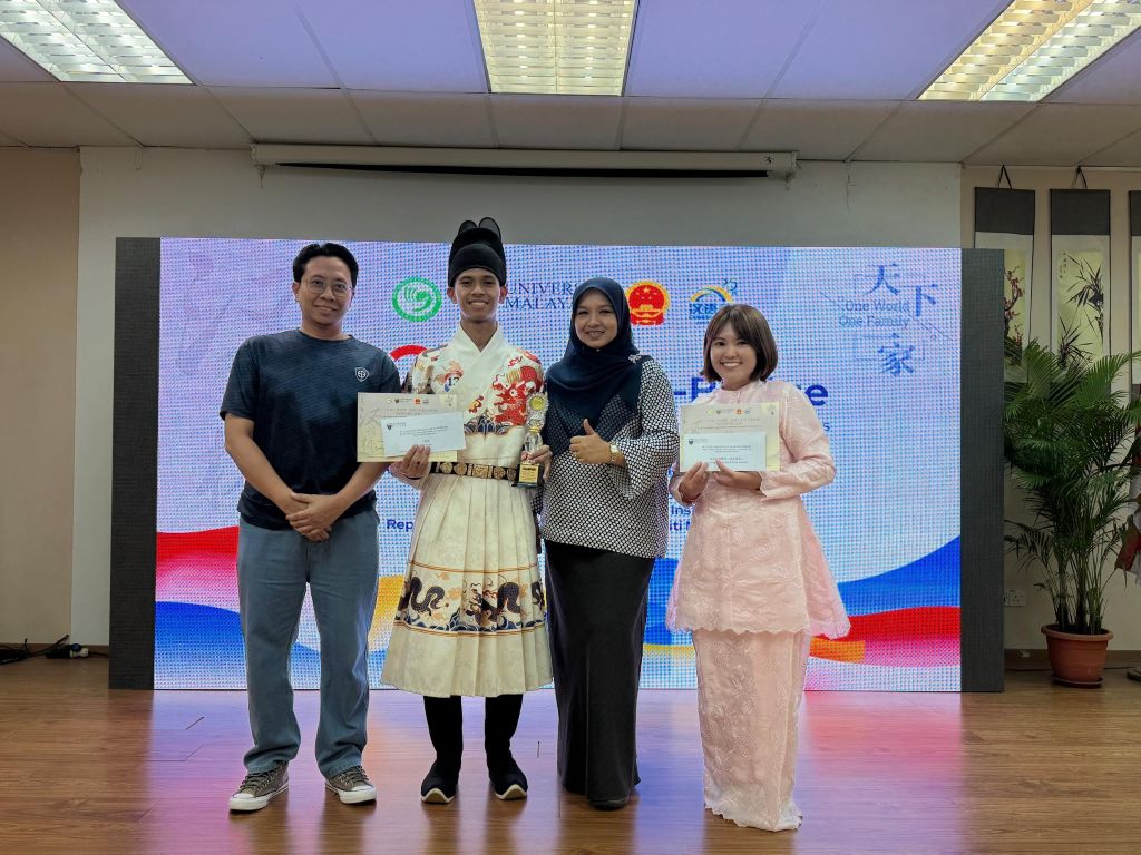 [UMPSA NEWS] Afeef Hamizan pelajar UMPSA juara Chinese Bridge Malaysia wakil negara ke China